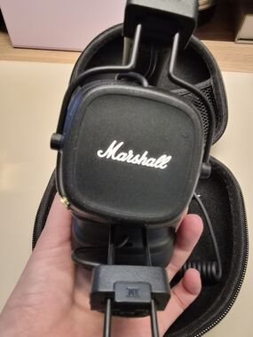Marshall Black Major Over-Ear Headphones with White Logo